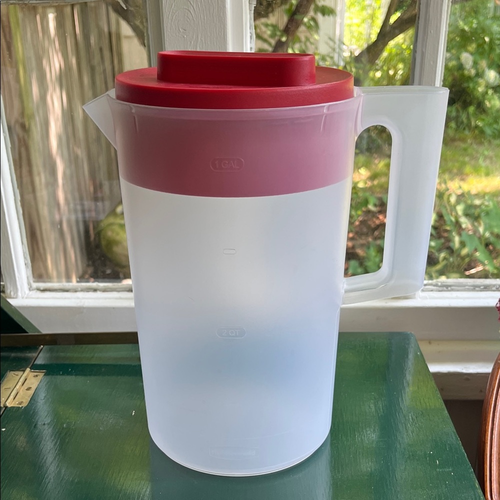 Rubbermaid Frosted Lid with Red Lid
